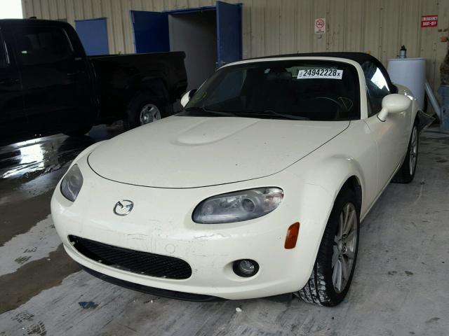 JM1NC25F370123940 - 2007 MAZDA MX-5 MIATA CREAM photo 2