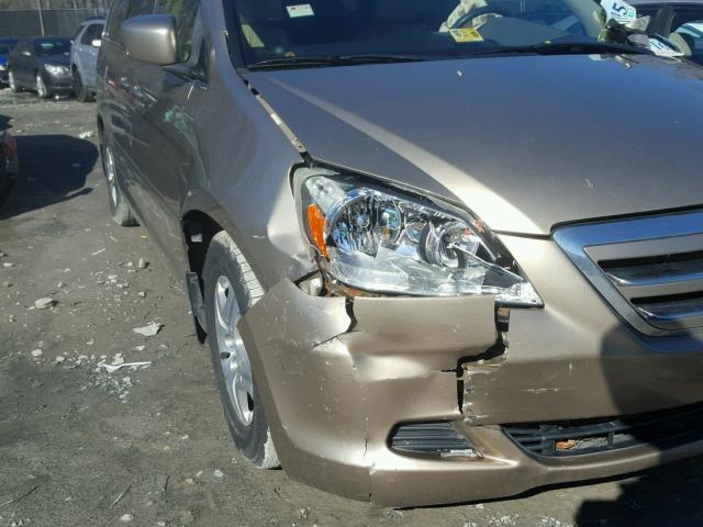 5FNRL38775B011832 - 2005 HONDA ODYSSEY EX GOLD photo 9