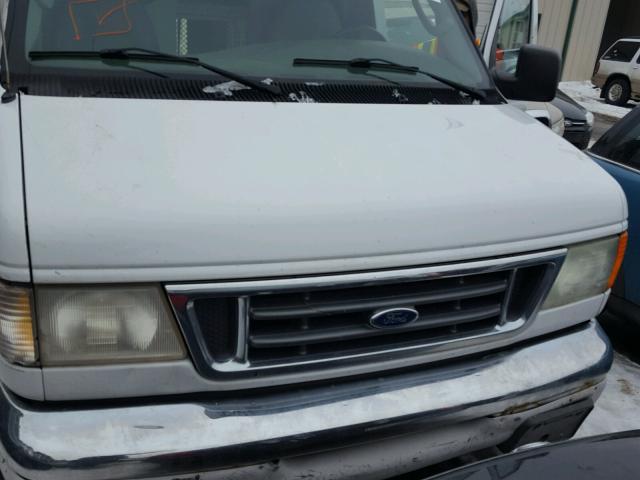 1FDSE35L04HA19004 - 2004 FORD ECONOLINE WHITE photo 9