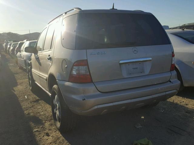 4JGAB75E94A488372 - 2004 MERCEDES-BENZ ML 500 GOLD photo 3