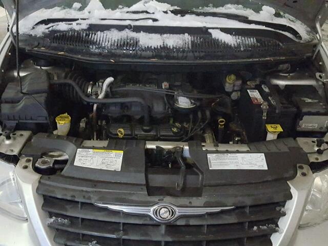 1A4GJ45R17B263469 - 2007 CHRYSLER TOWN & COU SILVER photo 7