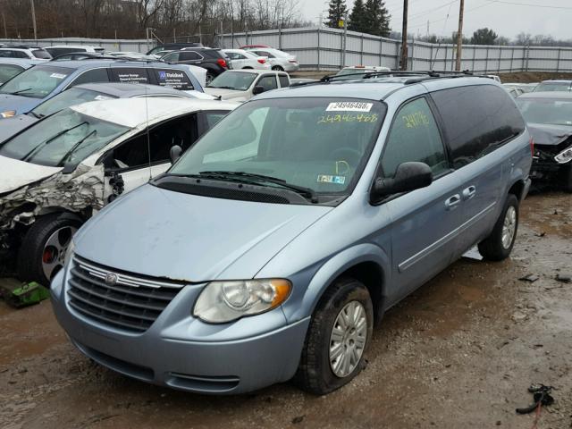 2C4GP44R15R304736 - 2005 CHRYSLER TOWN & COU BLUE photo 2