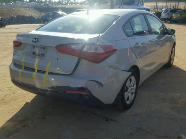 KNAFK4A67F5267479 - 2015 KIA FORTE LX WHITE photo 4