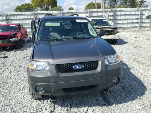 1FMYU03106KA98676 - 2006 FORD ESCAPE XLT GREEN photo 9