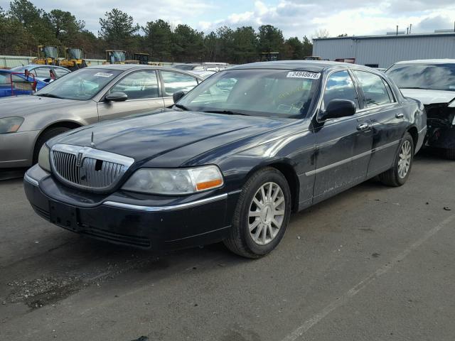 1LNHM81V27Y613924 - 2007 LINCOLN TOWN CAR S BLACK photo 2