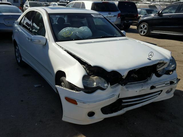 WDBRF61J65A698517 - 2005 MERCEDES-BENZ C 240 WHITE photo 1