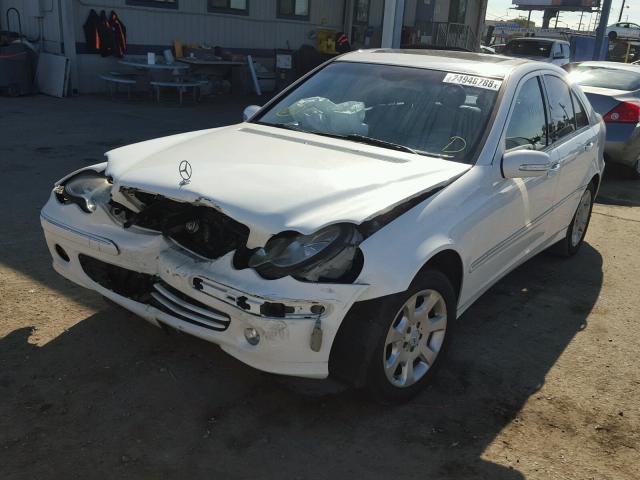 WDBRF61J65A698517 - 2005 MERCEDES-BENZ C 240 WHITE photo 2