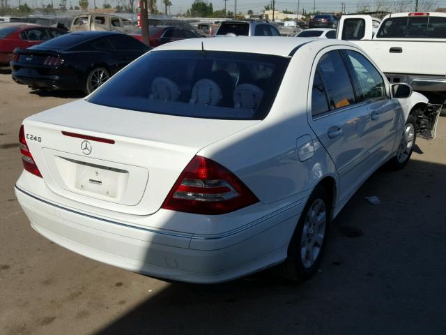 WDBRF61J65A698517 - 2005 MERCEDES-BENZ C 240 WHITE photo 4