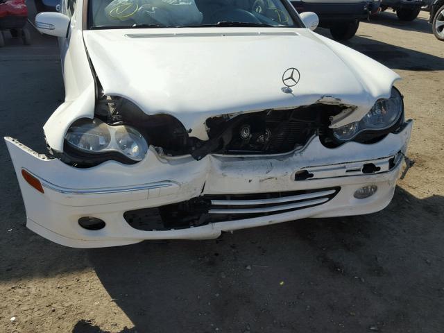 WDBRF61J65A698517 - 2005 MERCEDES-BENZ C 240 WHITE photo 9