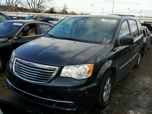 2C4RC1BG1CR312627 - 2012 CHRYSLER TOWN & COU GRAY photo 2