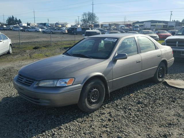 4T1BG28K2XU556721 - 1999 TOYOTA CAMRY CE SILVER photo 2