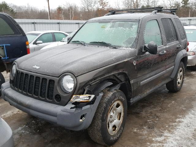 1J4GL48K05W614967 - 2005 JEEP LIBERTY SP BLACK photo 2