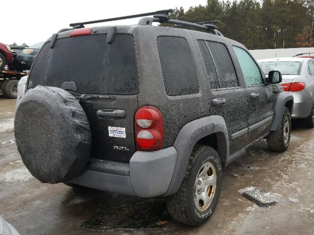 1J4GL48K05W614967 - 2005 JEEP LIBERTY SP BLACK photo 4