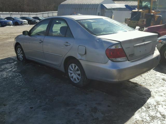 4T1BE32K25U386975 - 2005 TOYOTA CAMRY LE GRAY photo 3