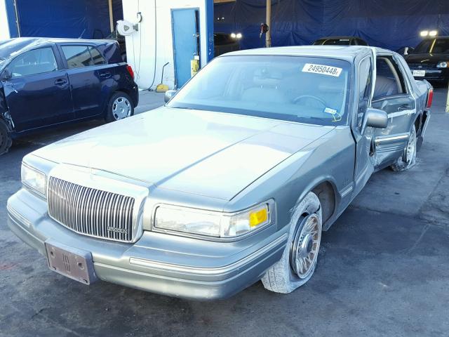 1LNLM81W7VY641203 - 1997 LINCOLN TOWN CAR E GREEN photo 2