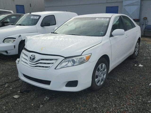 4T1BF3EK3BU674427 - 2011 TOYOTA CAMRY BASE WHITE photo 2
