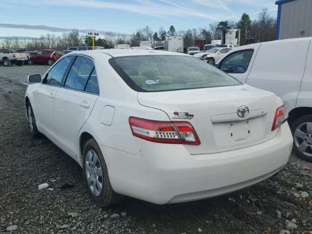 4T1BF3EK3BU674427 - 2011 TOYOTA CAMRY BASE WHITE photo 3