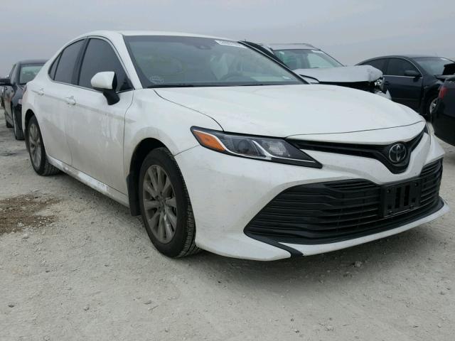 4T1B11HK3JU529370 - 2018 TOYOTA CAMRY L WHITE photo 1