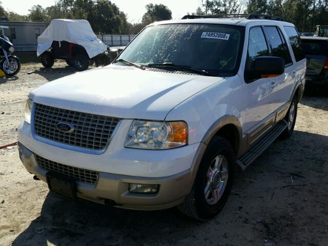 1FMFU18526LA08530 - 2006 FORD EXPEDITION WHITE photo 2