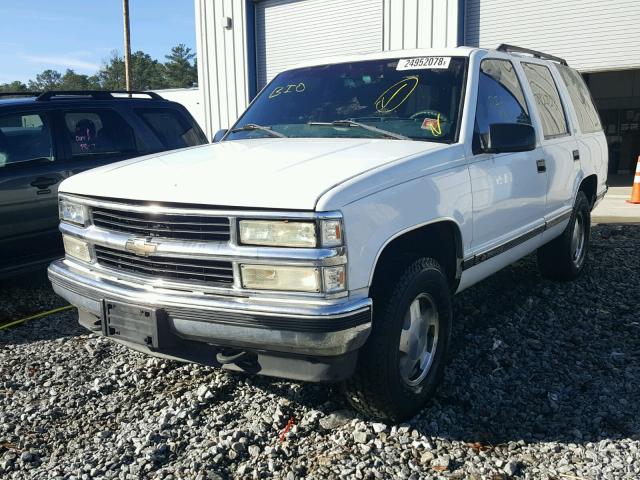 1GNEK13R6WR110756 - 1998 CHEVROLET TAHOE K150 WHITE photo 2