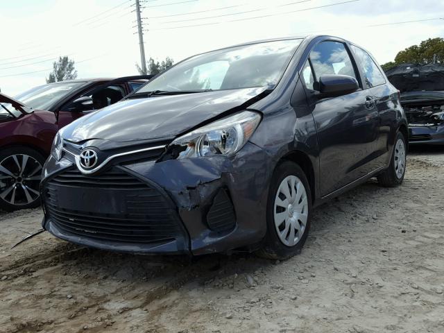 VNKJTUD31FA023515 - 2015 TOYOTA YARIS GRAY photo 2