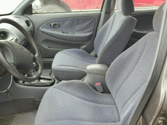 KMHJW35F1YU164309 - 2000 HYUNDAI ELANTRA GL GRAY photo 5