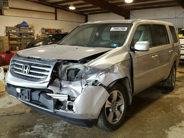 5FNYF4H48DB077996 - 2013 HONDA PILOT EX SILVER photo 2