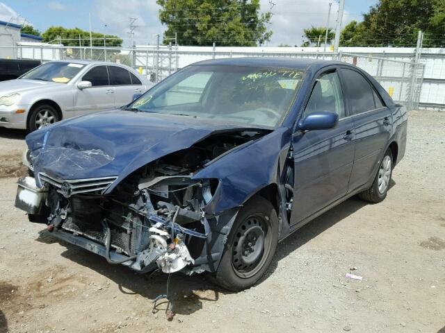 4T1BE32K75U093864 - 2005 TOYOTA CAMRY LE/X BLUE photo 2