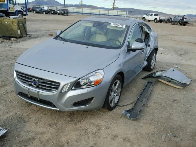 YV1612FH0D2184974 - 2013 VOLVO S60 T5 SILVER photo 2