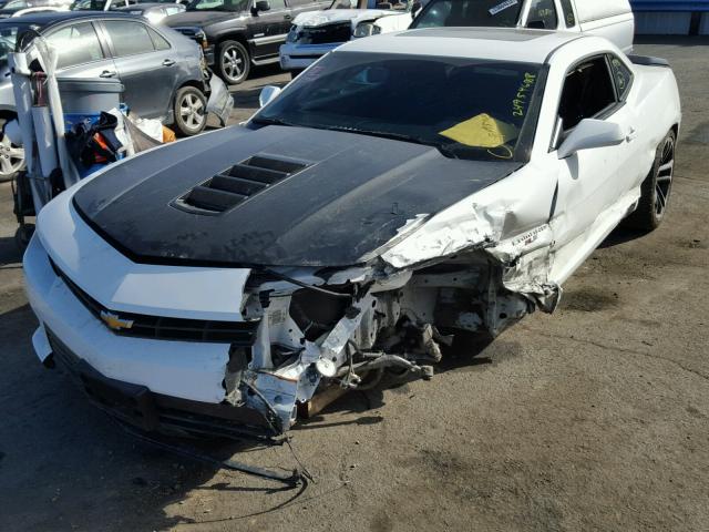 2G1FG1EW9F9180031 - 2015 CHEVROLET CAMARO SS WHITE photo 2