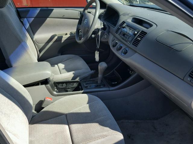 4T1BE32K63U723659 - 2003 TOYOTA CAMRY LE BLUE photo 5
