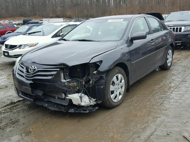 4T1BF3EK5BU613791 - 2011 TOYOTA CAMRY BASE GRAY photo 2