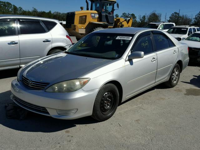 4T1BF32K85U617150 - 2005 TOYOTA CAMRY LE SILVER photo 2