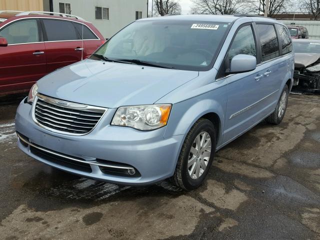 2C4RC1BG7DR811093 - 2013 CHRYSLER TOWN & COU BLUE photo 2