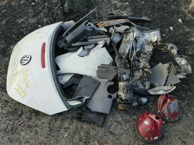 3VWCP21CX1M473347 - 2001 VOLKSWAGEN NEW BEETLE 白色 照片 9