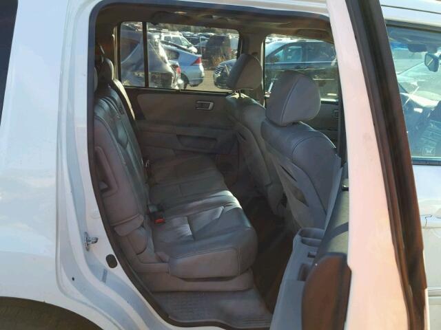 5FNYF4H94BB058337 - 2011 HONDA PILOT TOUR WHITE photo 6