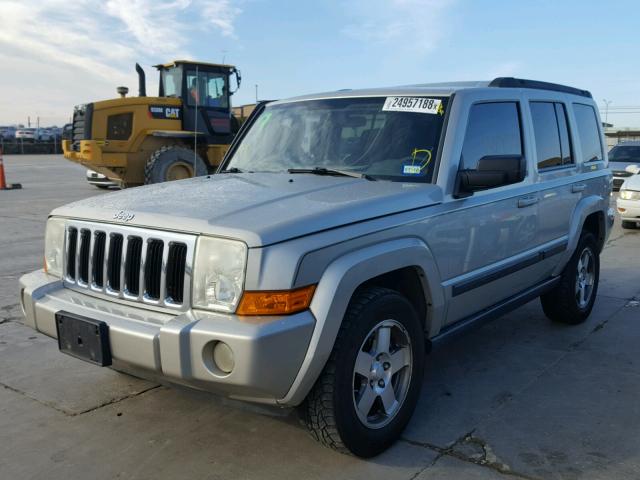 1J8HH48K79C519995 - 2009 JEEP COMMANDER GOLD photo 2