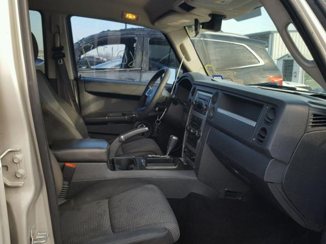 1J8HH48K79C519995 - 2009 JEEP COMMANDER GOLD photo 5