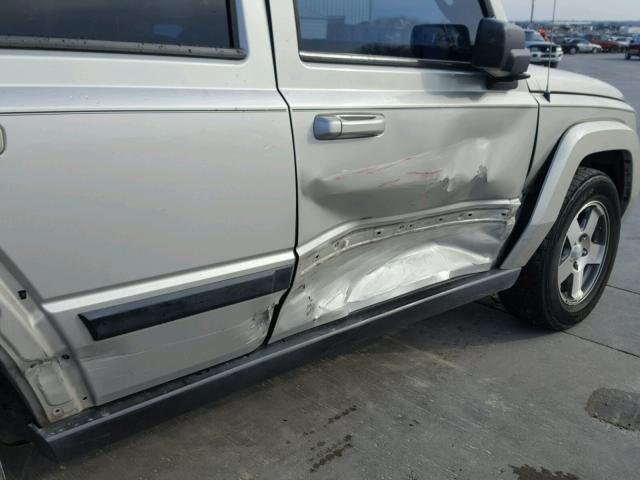 1J8HH48K79C519995 - 2009 JEEP COMMANDER GOLD photo 9