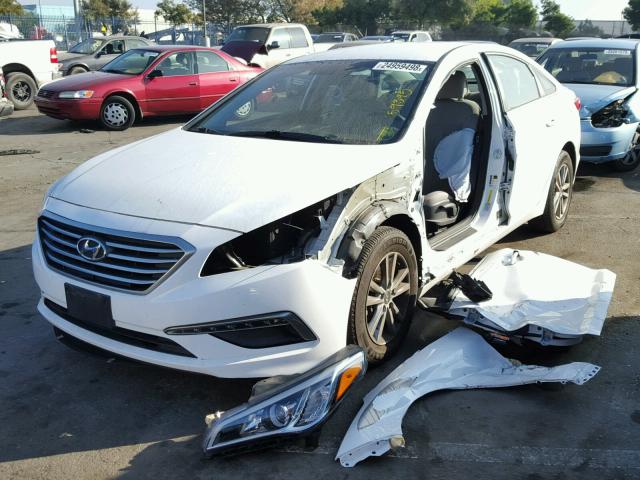 5NPE24AF0FH134545 - 2015 HYUNDAI SONATA SE WHITE photo 2