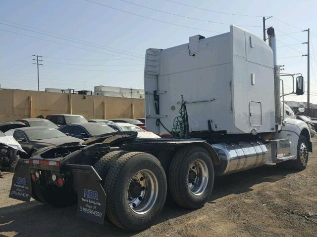 1XPHD49X4AD110685 - 2010 PETERBILT 386 WHITE photo 4