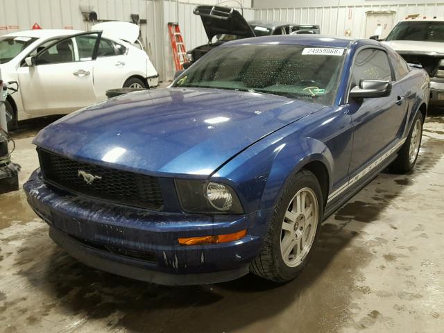 1ZVHT80N685119963 - 2008 FORD MUSTANG BLUE photo 2