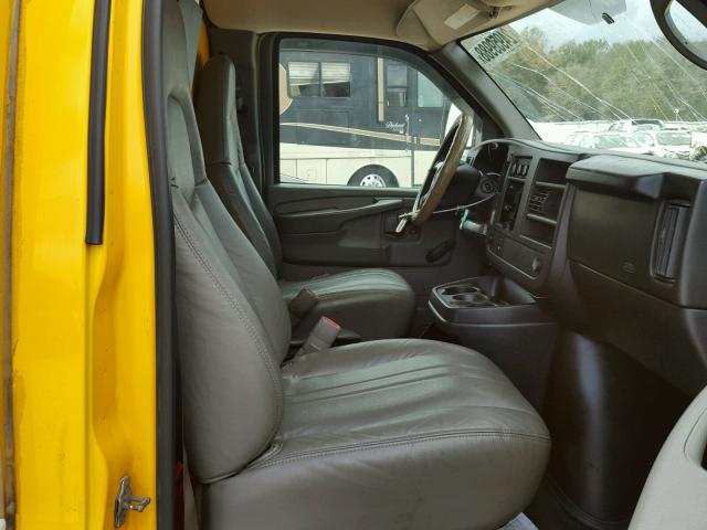 1GDJG31KX91901557 - 2009 GMC SAVANA CUT YELLOW photo 5