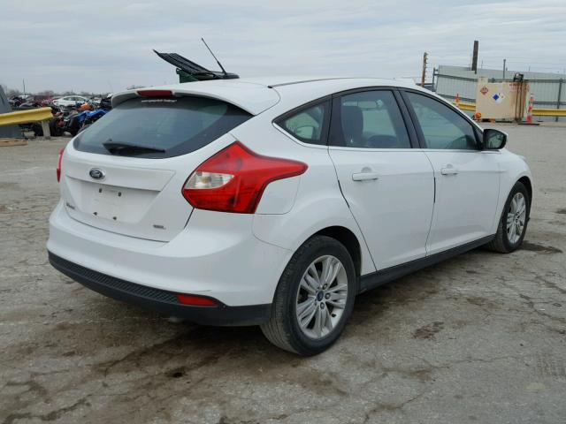 1FAHP3M2XCL252519 - 2012 FORD FOCUS SEL WHITE photo 4