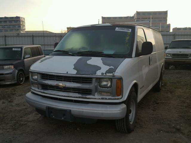 1GCHG35RX11158607 - 2001 CHEVROLET EXPRESS G3 WHITE photo 2