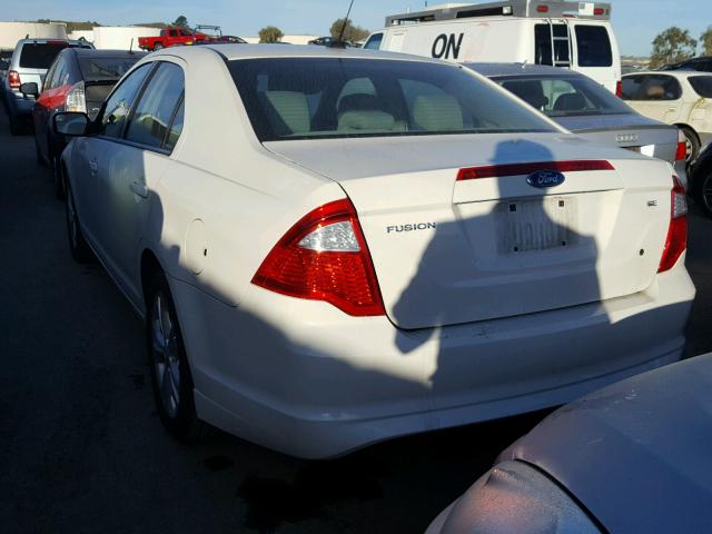 3FAHP0HA2CR250670 - 2012 FORD FUSION SE WHITE photo 3