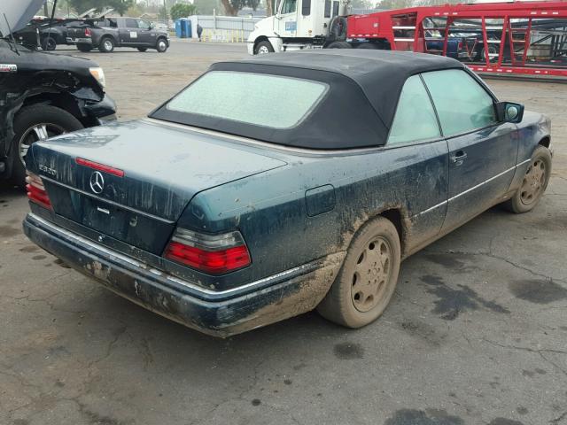 WDBEA66E5SC219223 - 1995 MERCEDES-BENZ E 320 GREEN photo 4