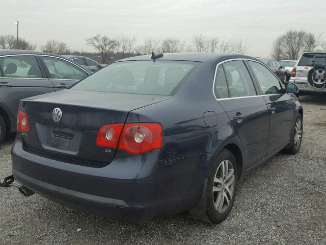 3VWDF71KX5M636001 - 2005 VOLKSWAGEN NEW JETTA GRAY photo 4