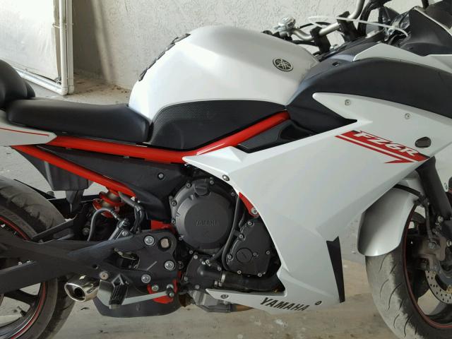 JYARJ18E9DA011794 - 2013 YAMAHA FZ6 R WHITE photo 7