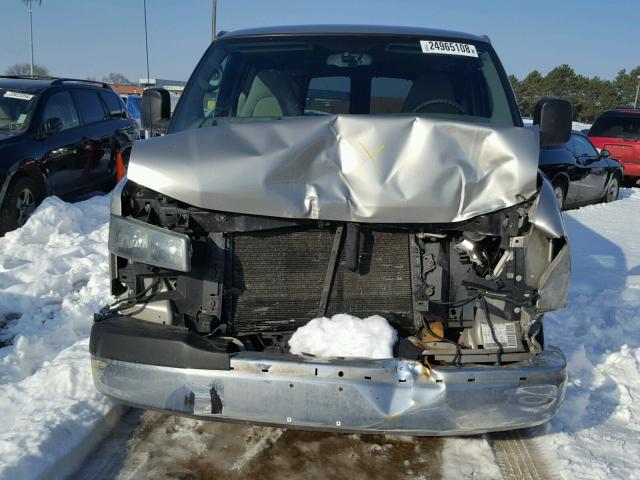 1GKFG15T241111295 - 2004 GMC SAVANA G15 SILVER photo 9